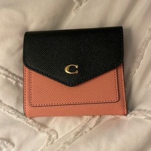 Coach Wyn small wallet- only used once- in great condition!
